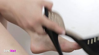 Hot brazilian blond gives feet wank and dick sucking in the gloryhole! meet lins!