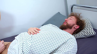 Breeding Doctor - Hunter Johnson 's Fertility Hospital Visit Ends with Sexy Doctor Anna Lynx Getting Creampied
