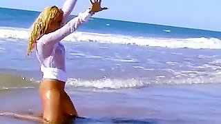 Photo shoot on the beach with the milf Ginger Hell - Then the dick is juiced