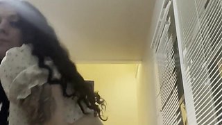 Goth school woman jiggles her arse so you