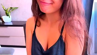 Hot amateur webcam teen masturbates for their fans