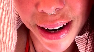 Amateur housewife pussyrubs while jerking POV