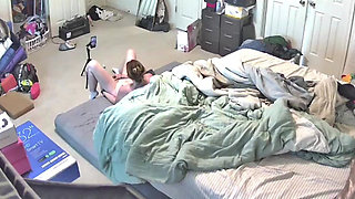Webcam Catches MILF Masturbating