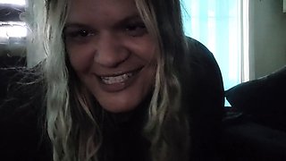 Paty Bumbum Flashes Butt Plug