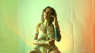 Insatiable Lola Takes 19 Inch Alien Monster