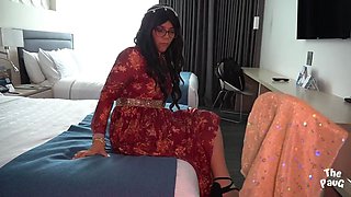 Indian girl is seduced by a sexy guest at the hotel