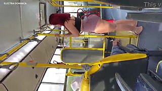 I took my maid home, glance what she did on the bus, I went insatiable!