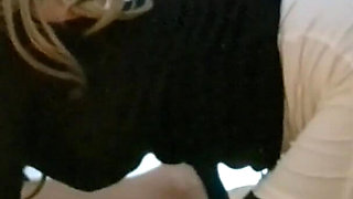 MILF with a Gorgeous Body Gives a Blowjob and Cums in Her Mouth