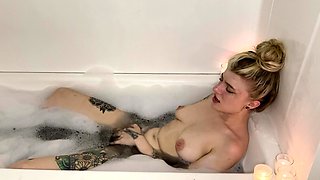 Close up MILF masturbation